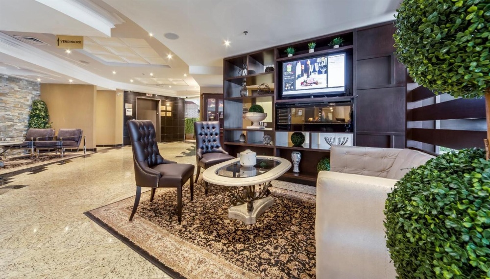 Monte Carlo Inns Airport Suites