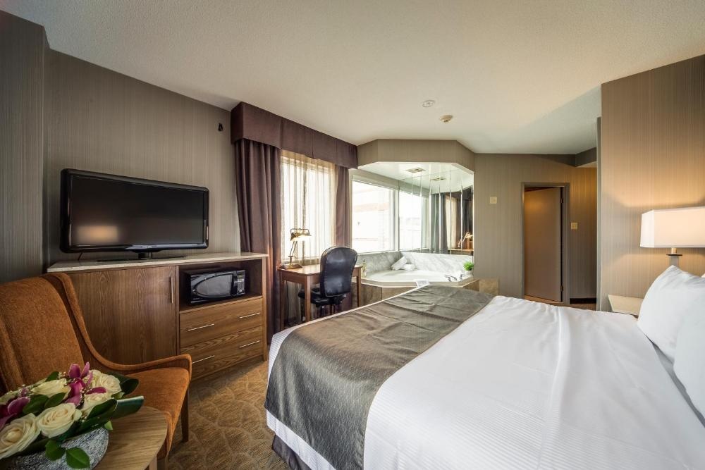 Monte Carlo Inns Airport Suites